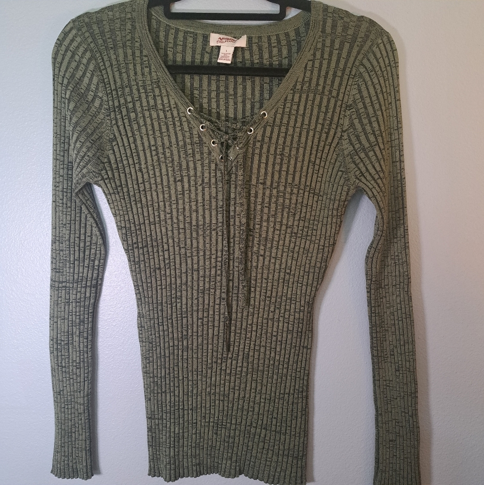 Arizona jeans women's olive green lace up top. Size L.